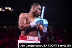 El peso completo cubano Frank Sánchez en una pelea contra Efe Ajaba. en Las Vegas, en 2021. (Joe Camporeale-USA TODAY Sports)