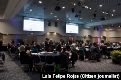 Frank Calzón, director del centro para una Cuba Libre, interviene en la ronda de preguntas.