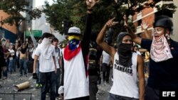 Un grupo de personas participa en manifestaciones en la Plaza Altamira