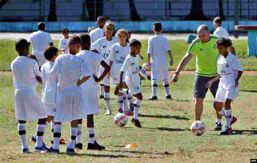 Real Madrid imparte taller a niños cubanos en La Habana, del 14 al 18 de noviembre de 2016. &nbsp;