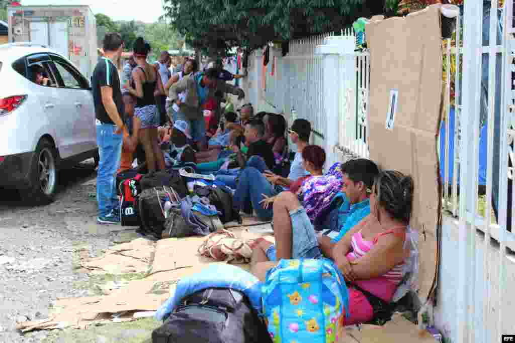 Muchos de los cubanos varados en Paso Canoas pensaban pasar la Navidad en EEUU con sus familiares, pero llegaron a 2016 varados en medio de la crisis migratoria.