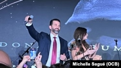 Donald Trump, Jr. y su novia Kimberly Ann Guilfoyle, en el Hispanic Inaugural Ball, Washington, DC, 18 de enero del 2025.